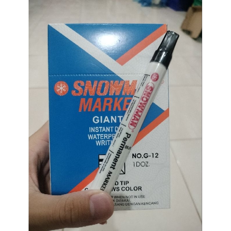 

Spidol snowman permanen marker G - 12 tinta hitam 1 kotak isi 12 batang spidol