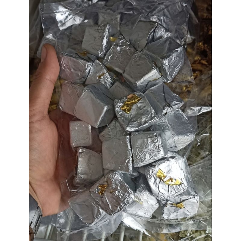 

COKELAT PYRAMID MAYORA (KEJU & COKLAT) 500gr