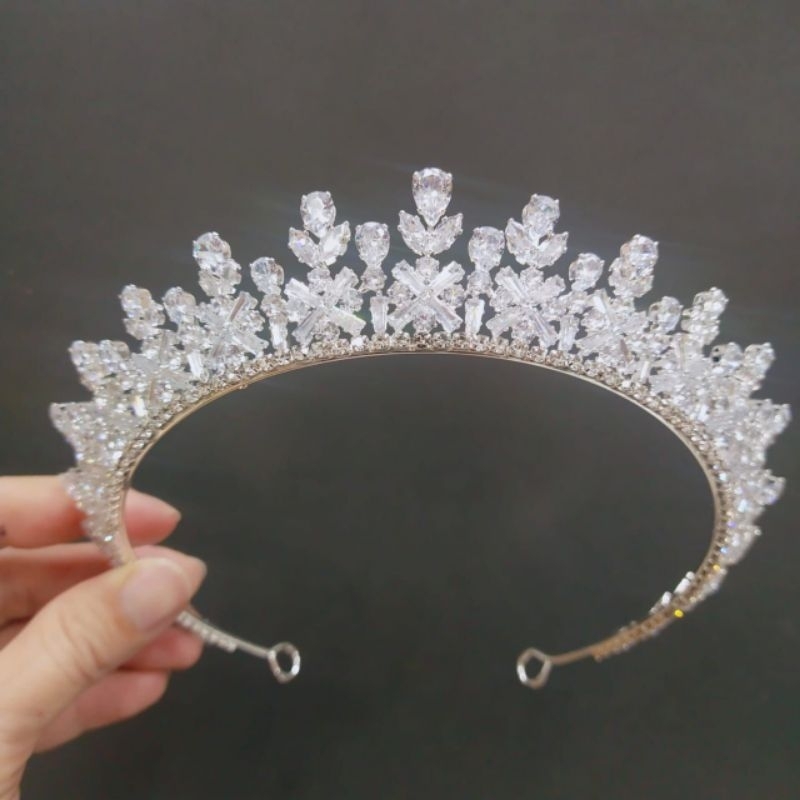 Mahkota Zircon Pengantin Madagascar sampai telinga