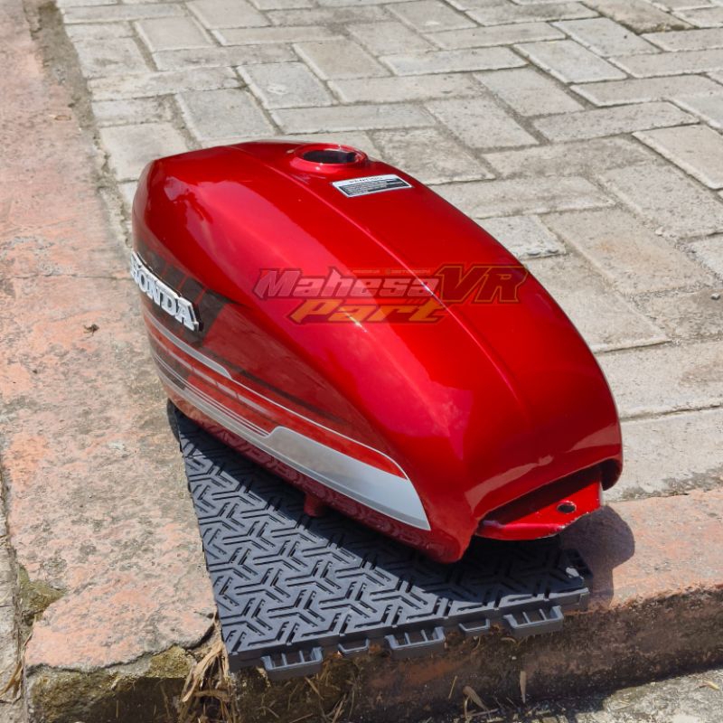 Tangki CB125 merah srit merah putih/ body tangki CB 125 bahan galvanis tebal cat mulus