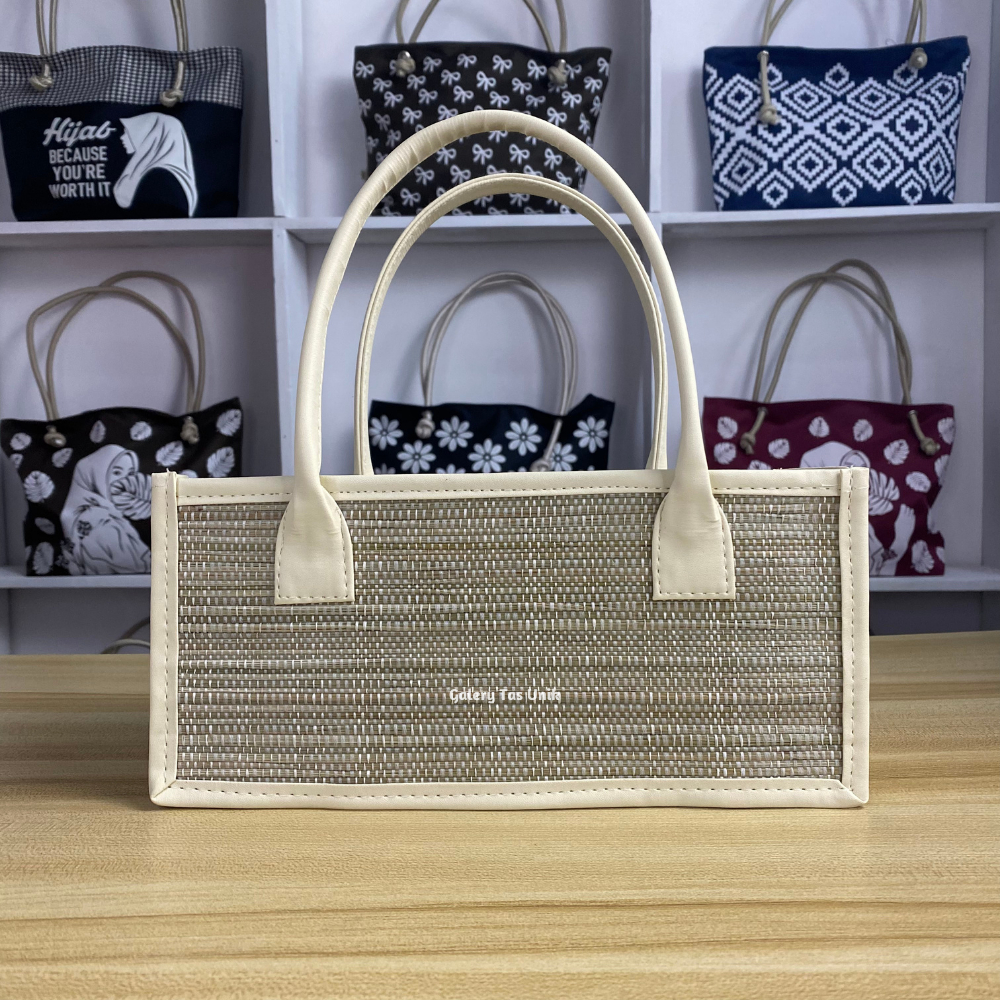 

RB Tas Hampers Mika Mendong Untuk 3 Toples Silinder Keranjang Parcel Hari Raya