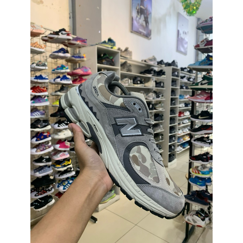 NB 2002r x BAPE SIZE 43