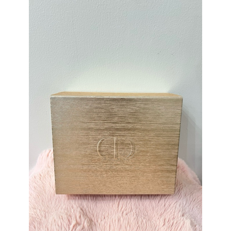 Dior Gold Gift Packaging 2