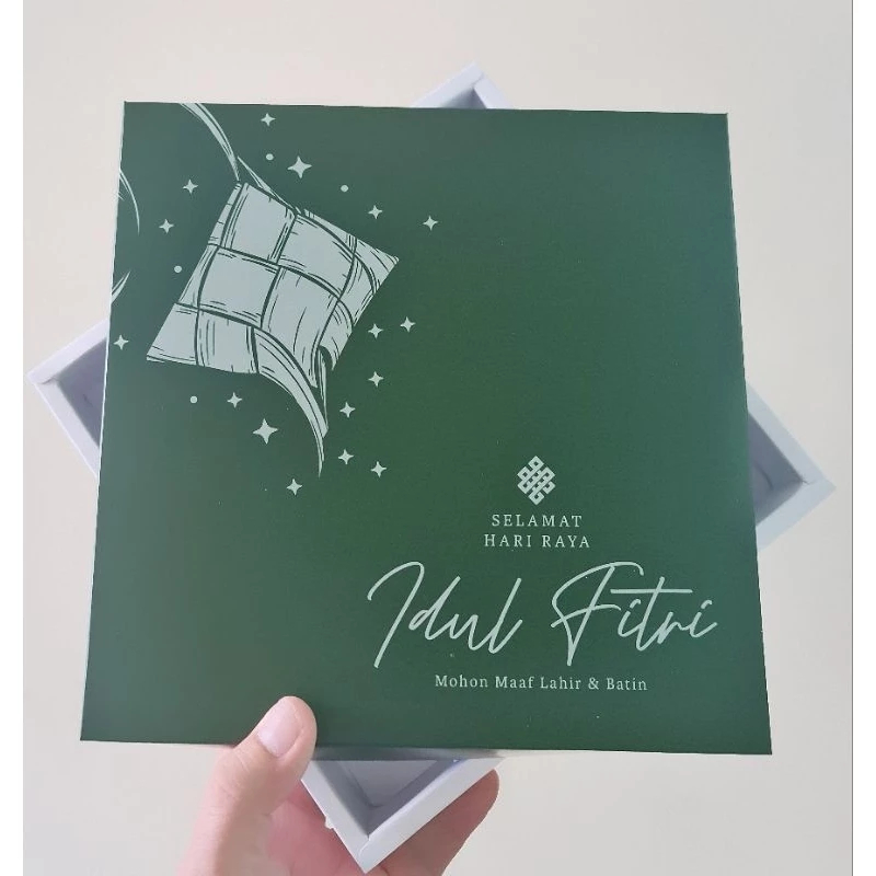 

( 5 Pcs ) Box Nastar Sekat 25 Ukuran 21x21x3 Motif Ketupat Hijau Dus Putih Tebal Free Kartu Ucapan
