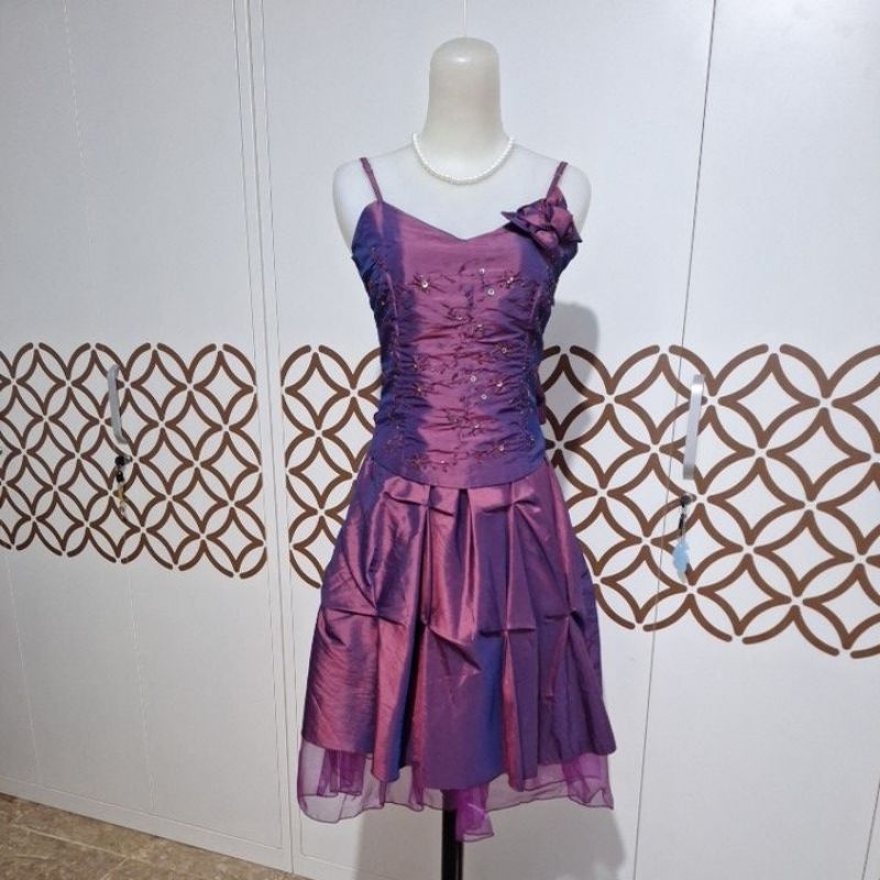 preloved gaun pesta ungu glossy