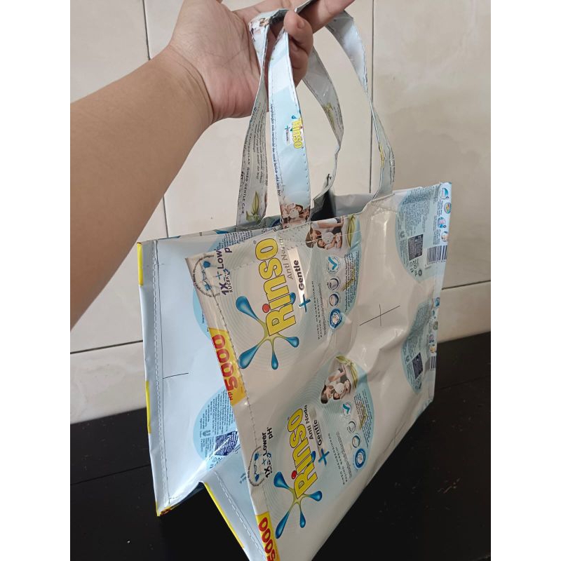 

TAS PLASTIK.TAS DAUR ULANG.TAS DAUR ULANG TAS MURAH (TAS SOUVENIR)