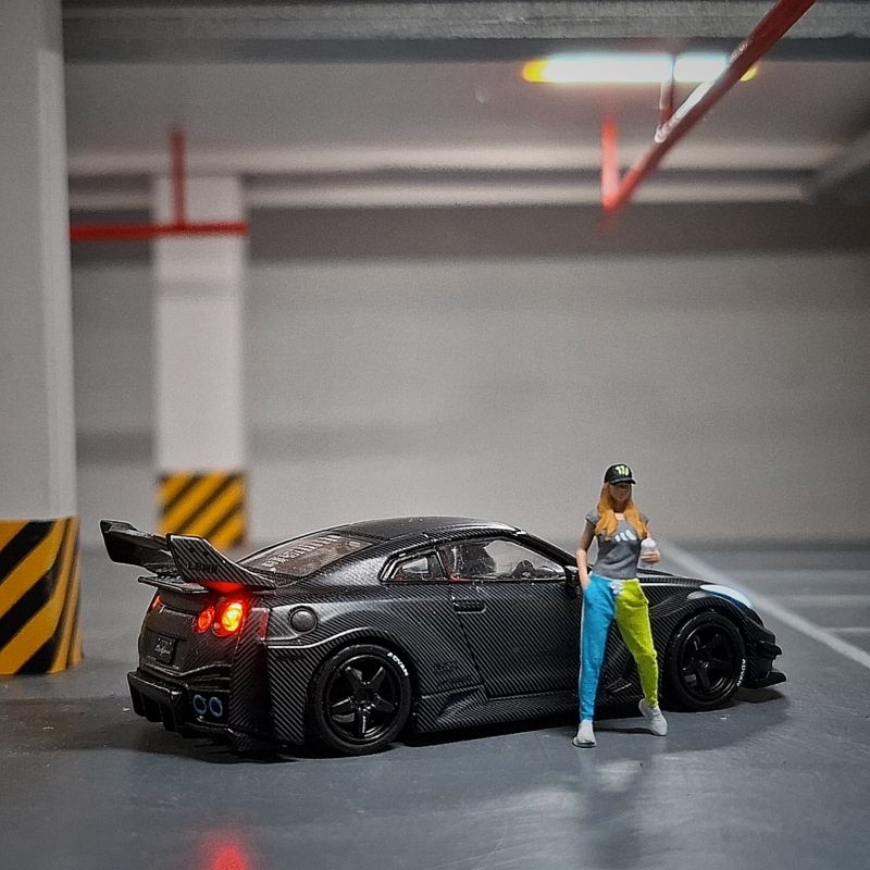 PREMIUM FIGURE 1/64 scale miniature figure supercarblondie