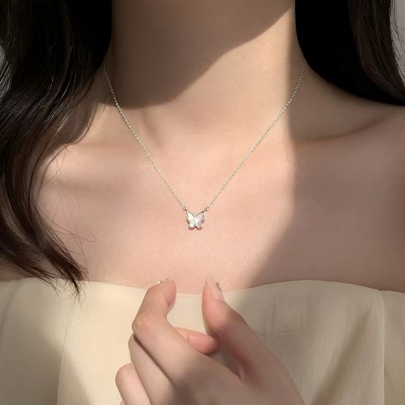 Set kalung wanita titanium lapis emas model Butterfly / Kupu-kupu putih/hitam