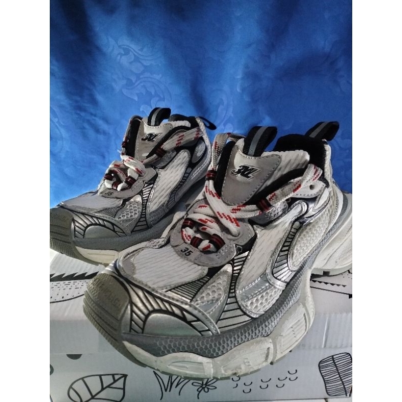 Balenciaga 3xl size 35
