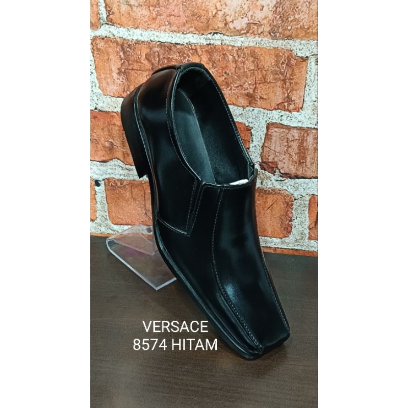 sepatu kantor pria, sepatu kantor cowok, sepatu panthopel, sepatu formal brand VERSACE
