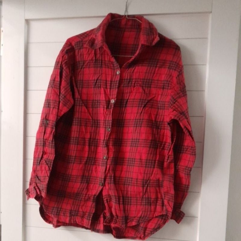 Kemeja kotak-kotak merah Preloved