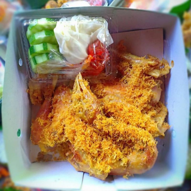 

AYAM KAMPUNG GORENG SERUNDENG SATU EKOR | LENGKAP SAMBAL DAN LALAPAN