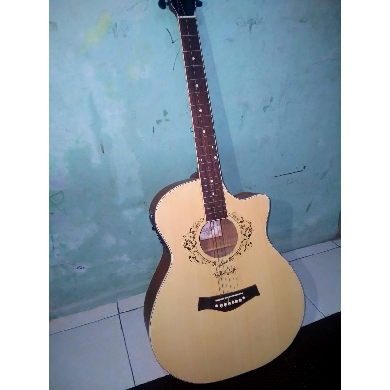 gitar custom Taylor