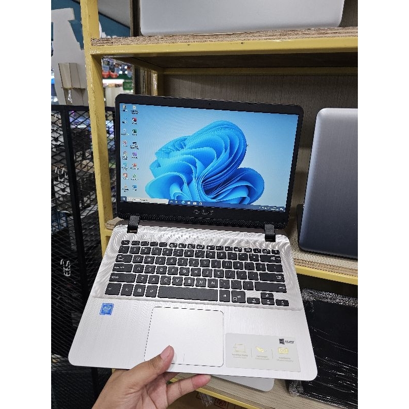 LAPTOP ASUS X407M GENERASI TERBARU SUPER TIPIS RAM 4GB SSD 256GB LIKE NEW