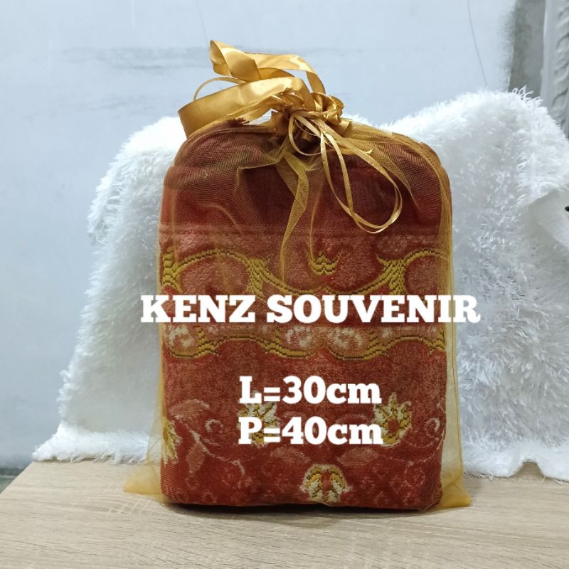 

Kantong Tile Tenteng Untuk Souvenir SEJADAH, HANDUK DEWASA, SELIMUT ANAK DLL size30x40cm