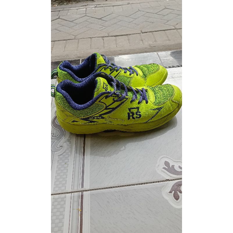 sepatu RS