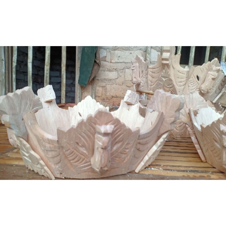 Kejar Untung satu set mahkota dengan kaki kurungan perkutut dan puter