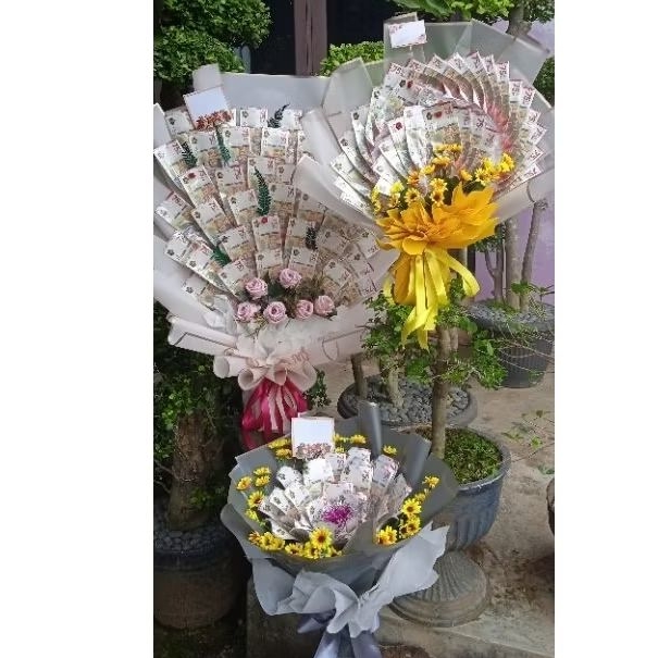 Buket Uang/buket bunga Artificial /buket bunga engagement/buket bunga wisuda/buket ultah/kado ultah