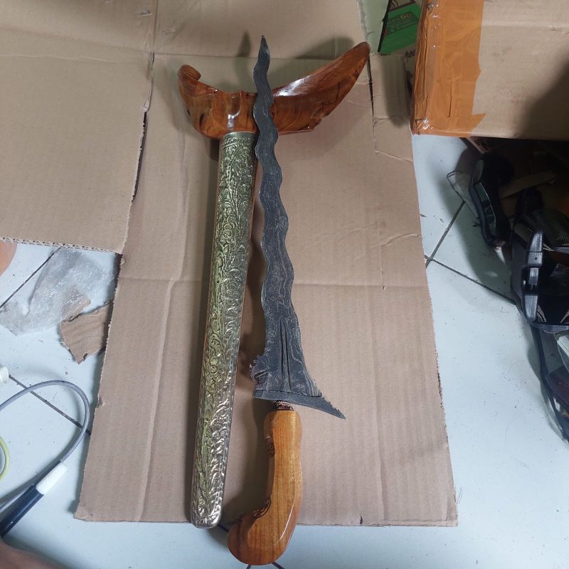 keris sengkelat warangka ladrang