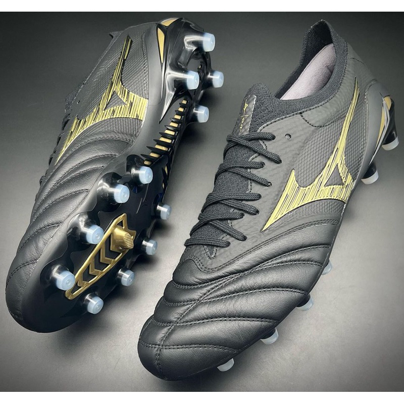 Sepatu Bola Mizuno Beta 4 Black Gold