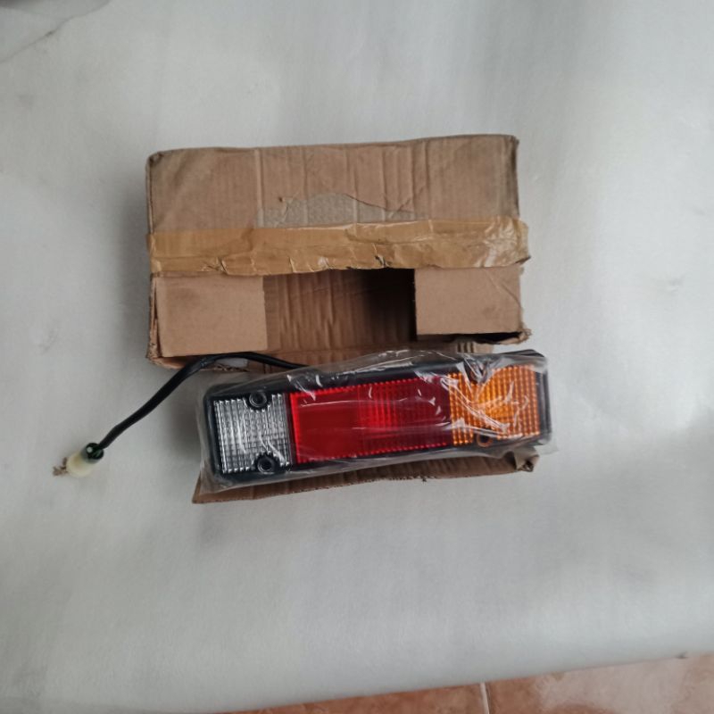 stop lamp lampu belakang Mitsubishi L300 original baru.