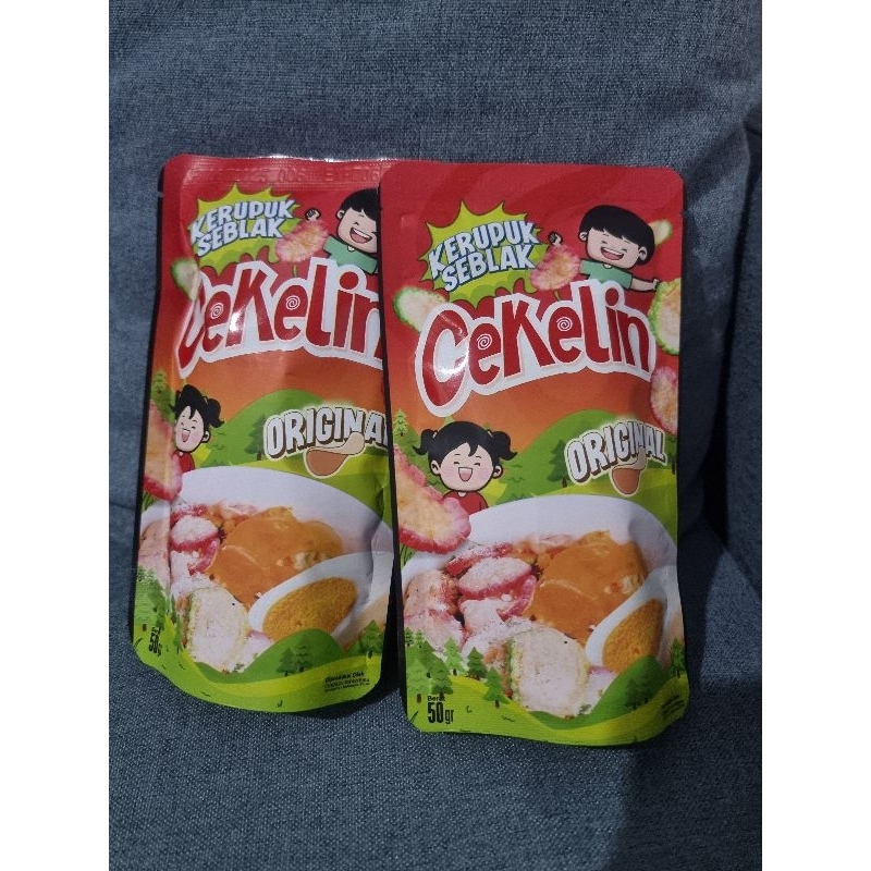 

Cemilan Kerupuk Seblak dan Pilus