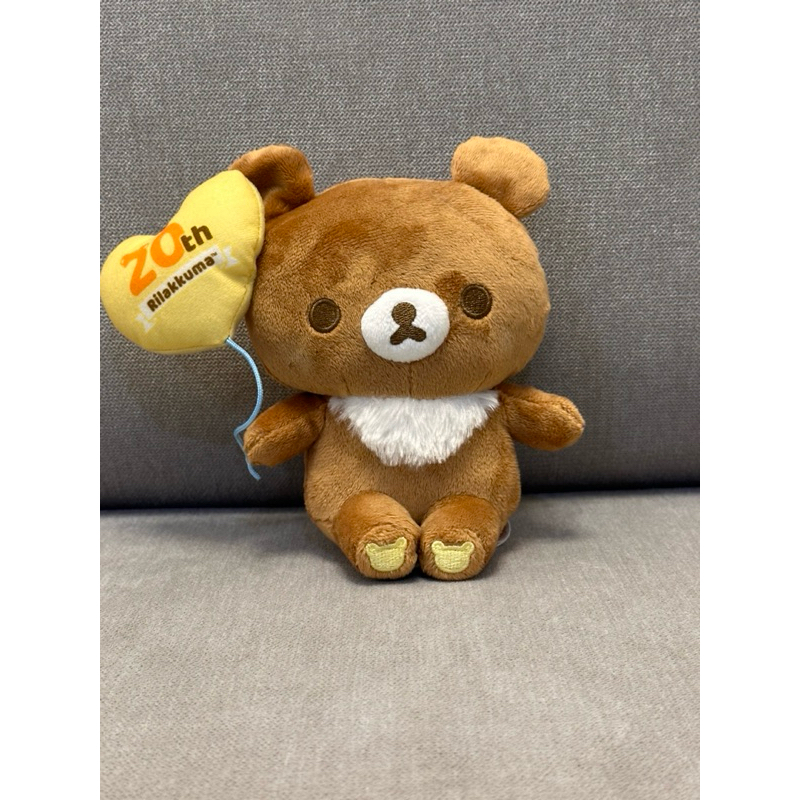 Rilakkuma Chairoikoguma Koguma bawa balon