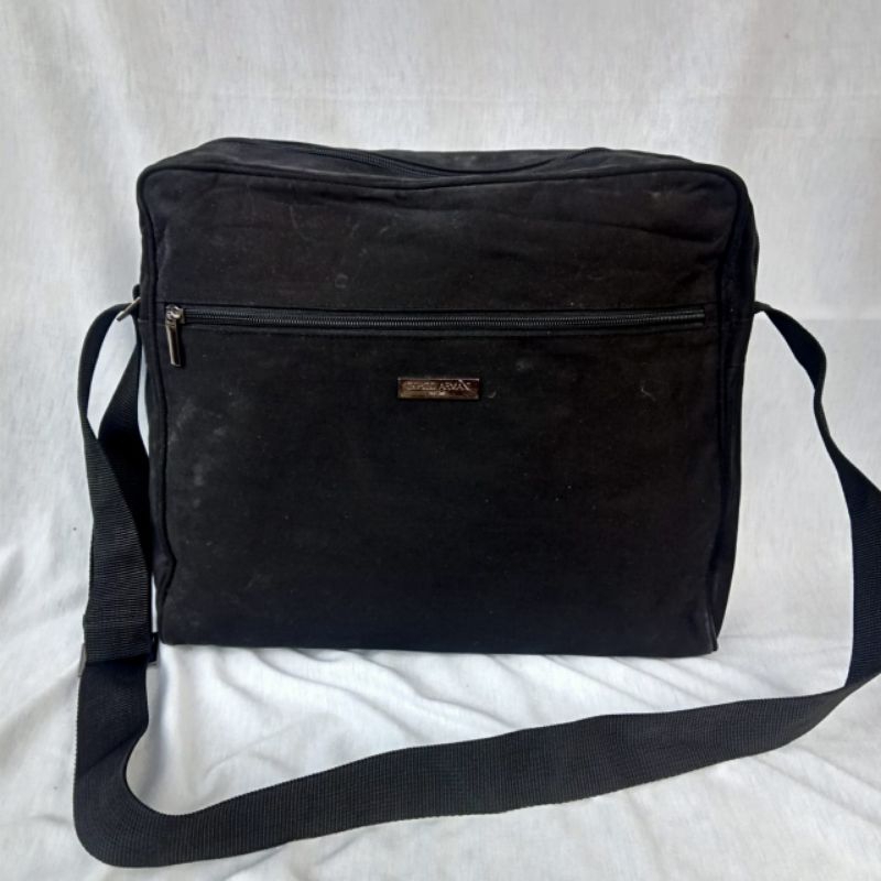 Tas Sling Pria Wanita Unisex Selempang Kerja Laptop Leptop Giorgio Armani Preloved Second