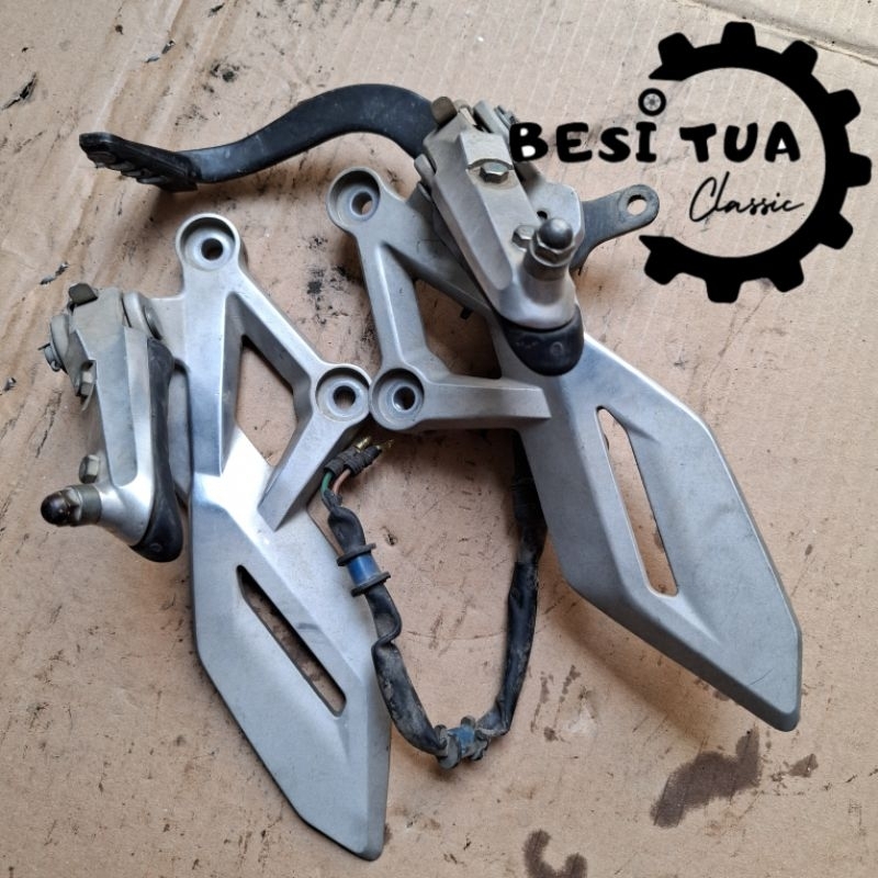 Foot step postep depan new cb 150r original