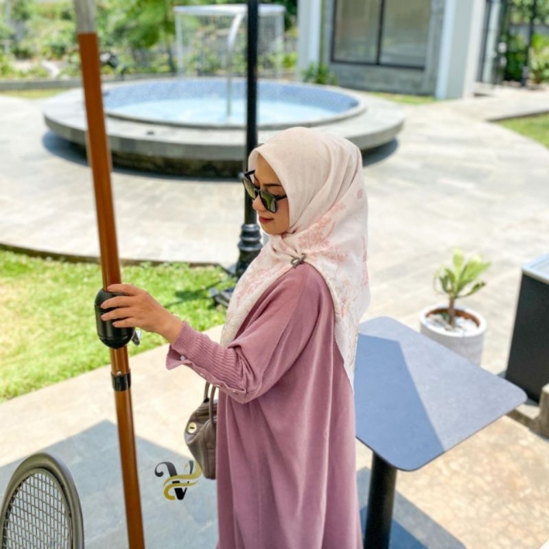 Alzena knit dress by Irwinov Premium