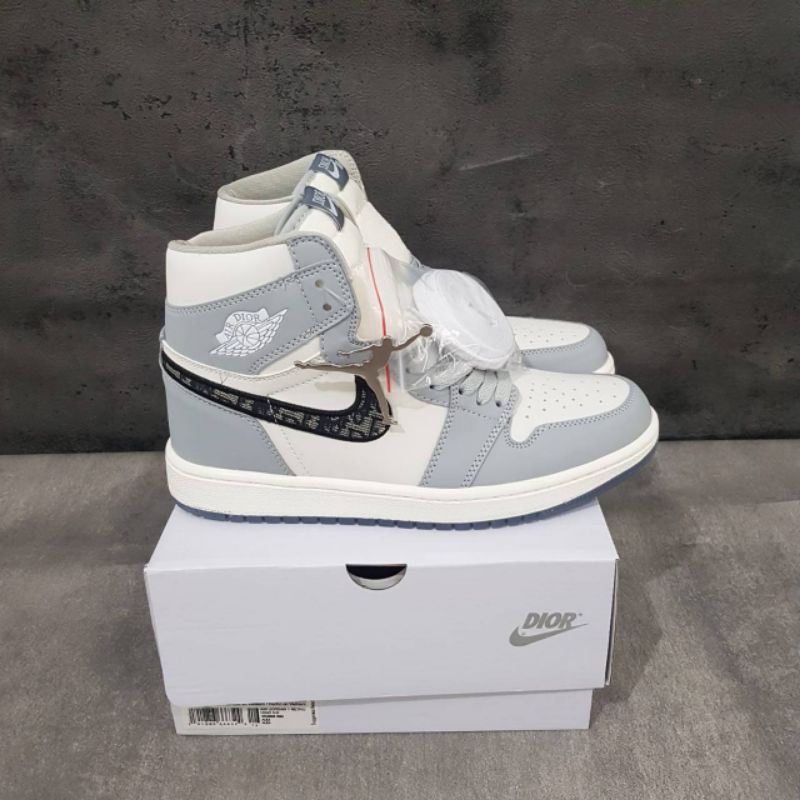 Sepatu Nike Air Jordan 1 High Dior