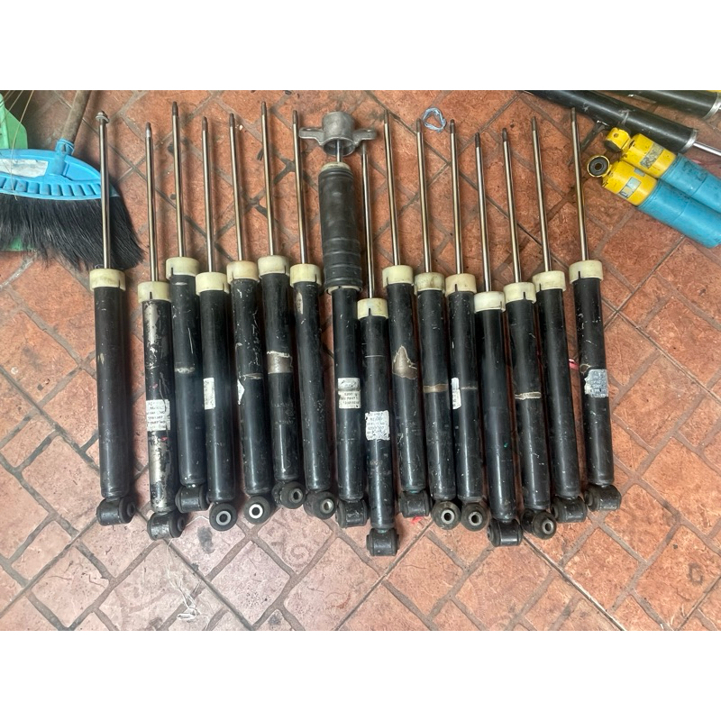 Shockbreaker belakang Chevrolet spin