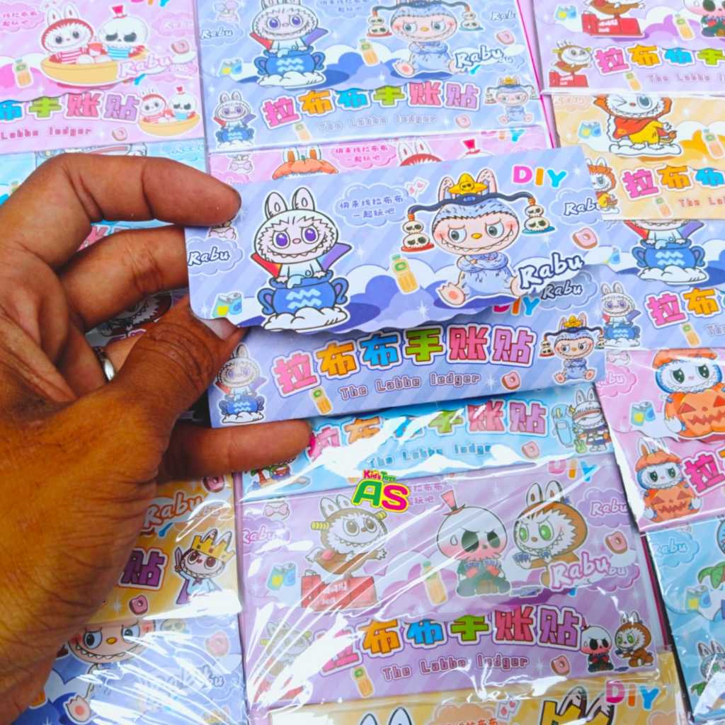 

MAINAN STIKER LABUBU / MAINAN VIRAL LABUBU STIKER / MAINAN ANAK PEREMPUAN / KARTU STICKER LABUBU