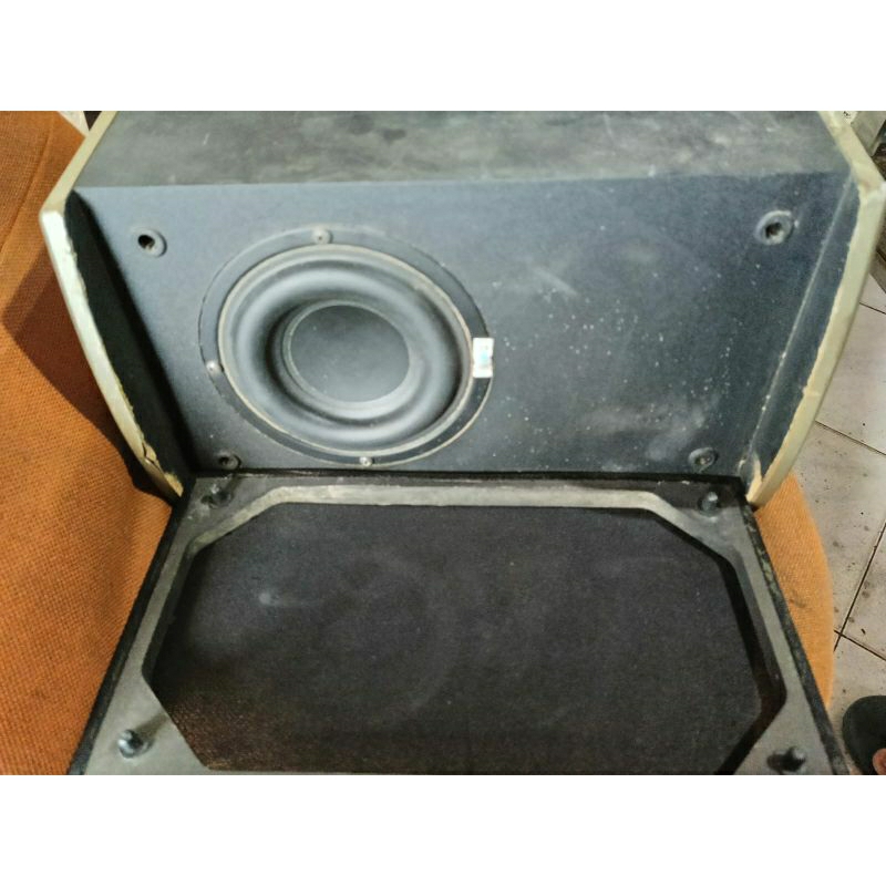 Subwoofer aktif CELLO Perlees mungil 6in Bass Horeg (Bekas Normal)