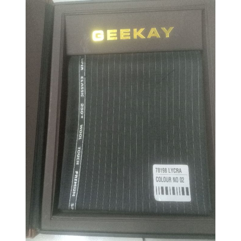 BAHAN JAS SALUR ,BAHAN SEMI WOOL/BAHAN SEMI WOOL GARIS/BAHAN JAS/(HARGA SETENGAH METER)