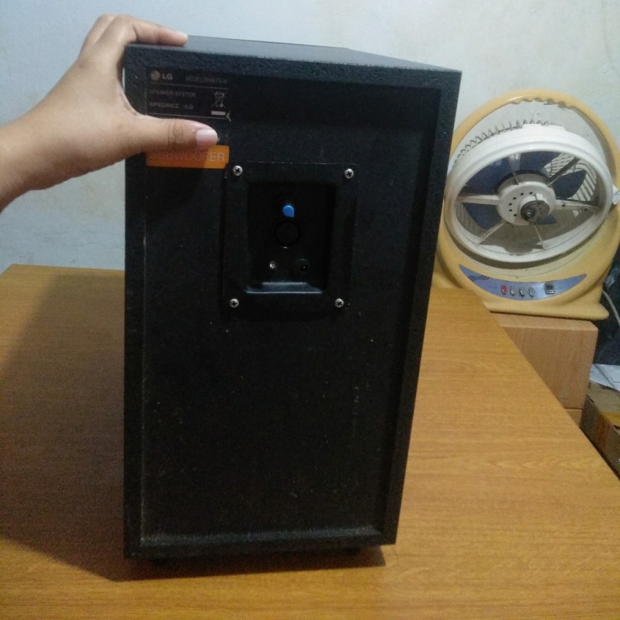 SPEAKER SUBWOOFER AKTIF 6INCH 6OHM 300WATT BASS MANTAP ORI LG