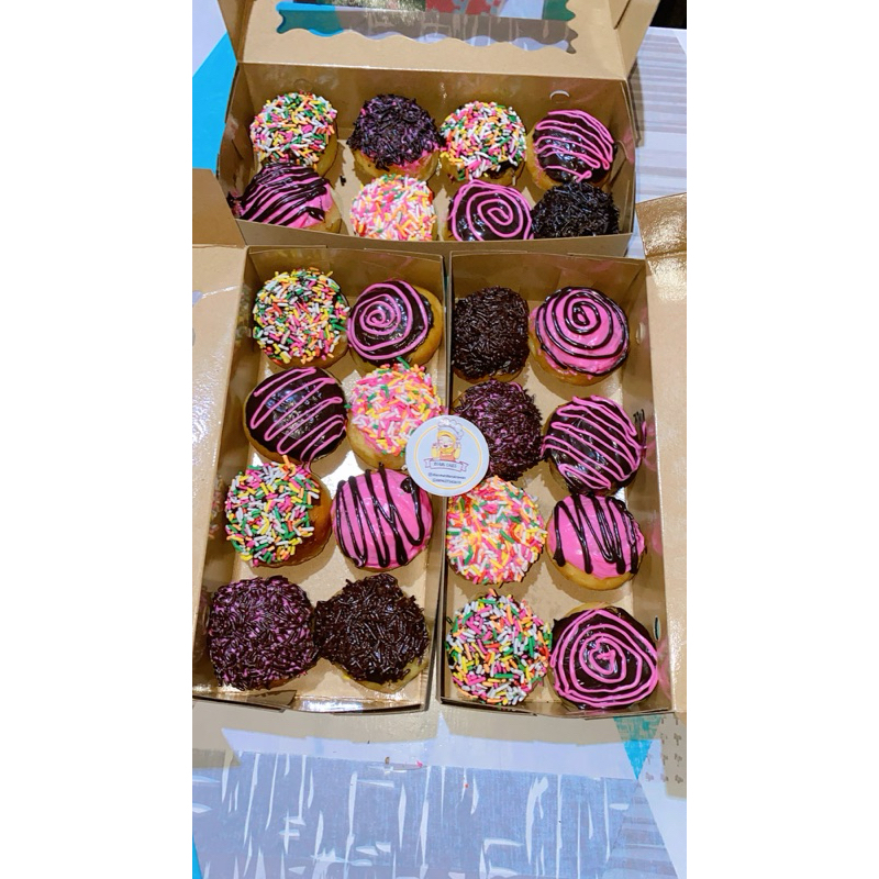 

Donat mini blackpink per box isi 8pcs