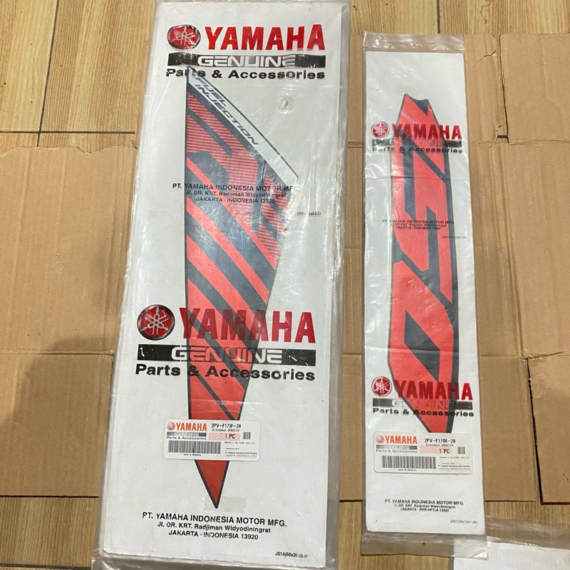 striping stiker bagian Body belakang KANAN Yamaha jupiter mx king 2015 merah original YGP 2PV-F173F-