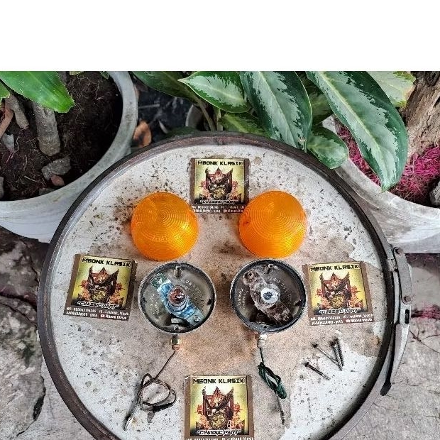 lampu sein depan yamaha u5 u7 v50 v70 v75 tua ORIGINAL sein depan u5 u7 v50 v70 sein yamaha u5 u7 v5