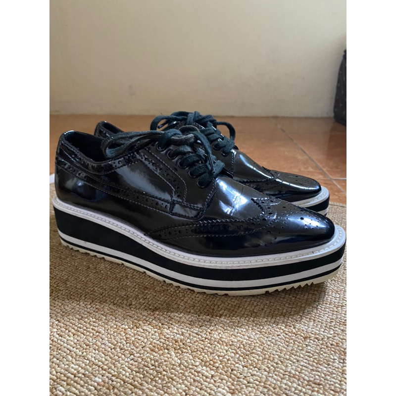 sepatu Preloved Prada