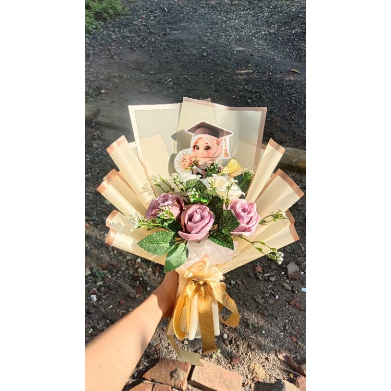 

BUKET WISUDA/GRADUATION BOUQUET/SIDANG TOPPER BONEKA