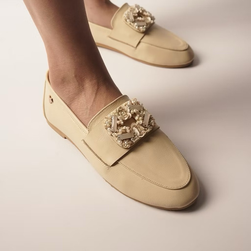 (Reserved) Sepatu PVRA Lisa Wanita Size 39 - Ivory