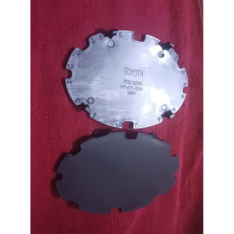 logo breket grill depan avanza xenia 2012-2017 original baru