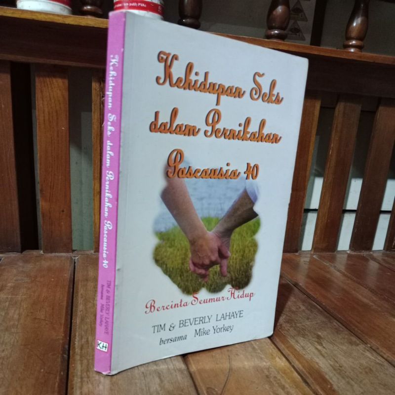 KEHIDUPAN SEKS DALAM PERNIKAHAN PASCAUSIA 40 - TIM & BAVERLY LAHAYE