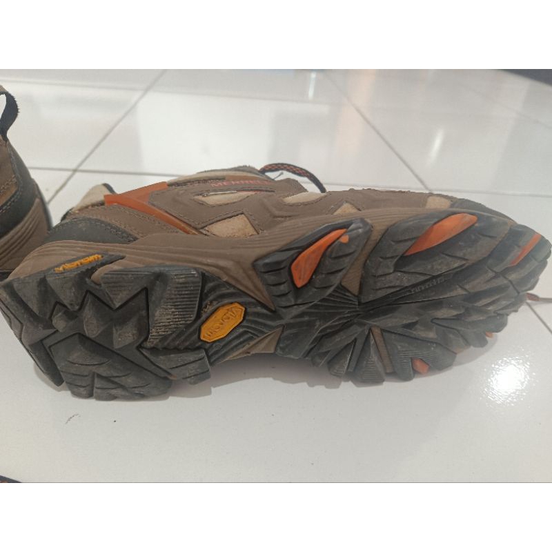 sepatu out door merrel goretex vibram size 42 (26,5)