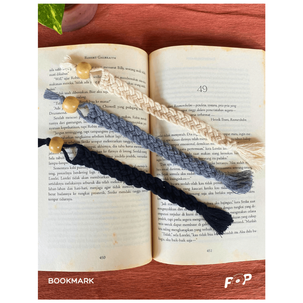

Bookmark Macrame Pembatas Buku Gift Souvenir Aesthetic