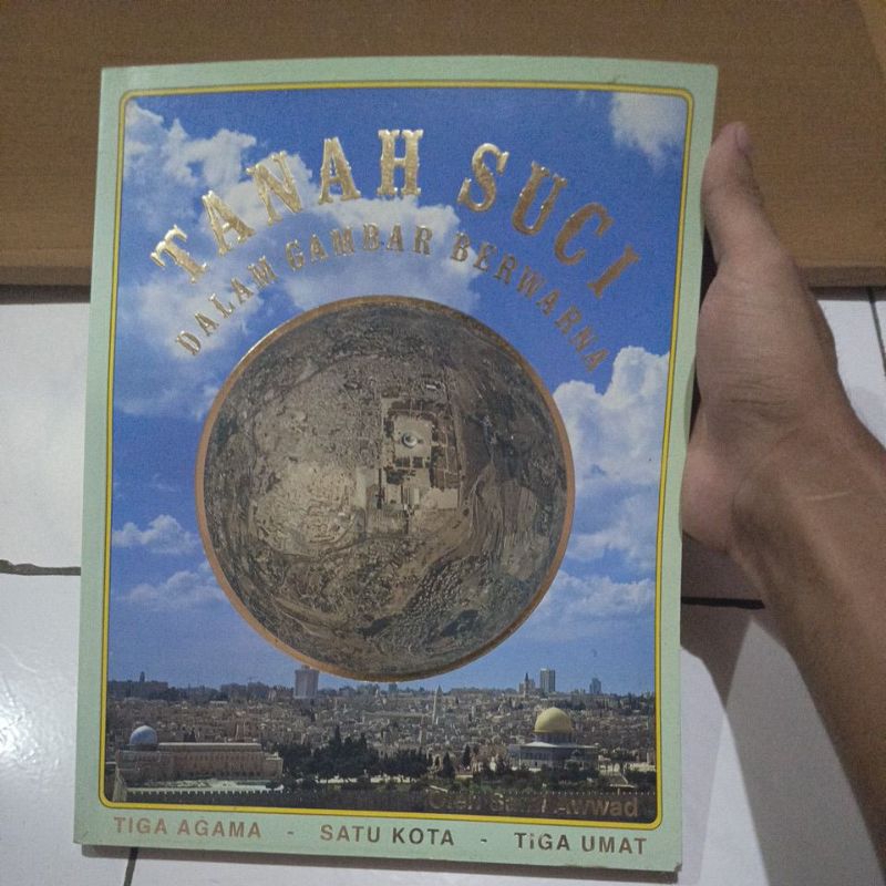 Buku Tanah Suci Dalam Gambar Berwarna