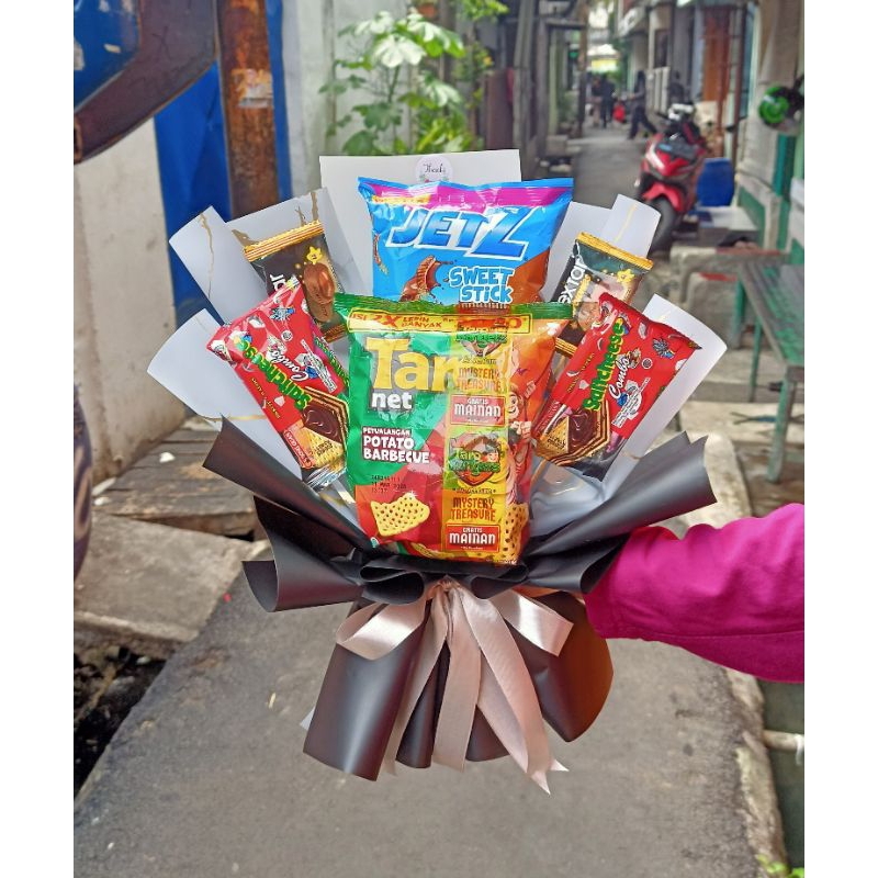 

BUKET SNACK Bouquet Bucket Snack Ukuran Medium Hadiah Hempers Wisuda Ulang Tahun