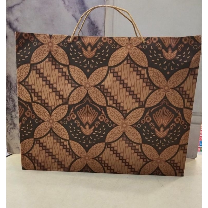 

PAPER BAG LEBAR MOTIF BATIK UK 35X42X10CM ISI 12 PCS