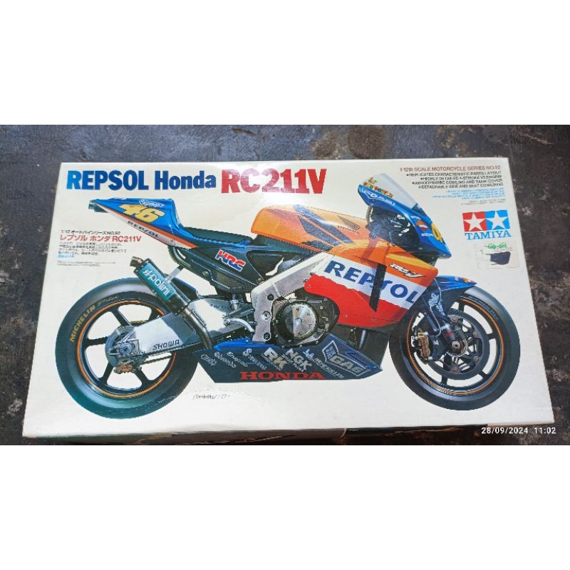 Tamiya 1/12 Repsol Honda RC211V Valentino Rossi 2002